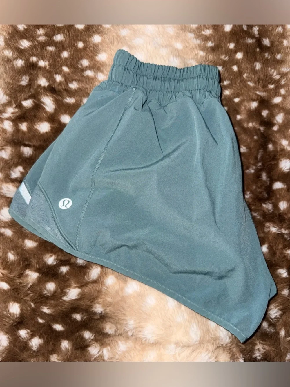 lululemon athletica hotty hot shorts - Picture 3 of 3